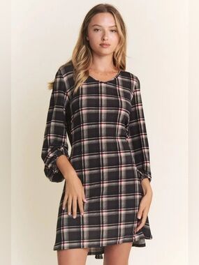 NWT SIZE 1X Plaid Midi Shift Dress in Black and White with Pink Accents